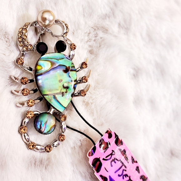 Orange crystal abalone inlay scorpion brooch - Picture 12 of 12